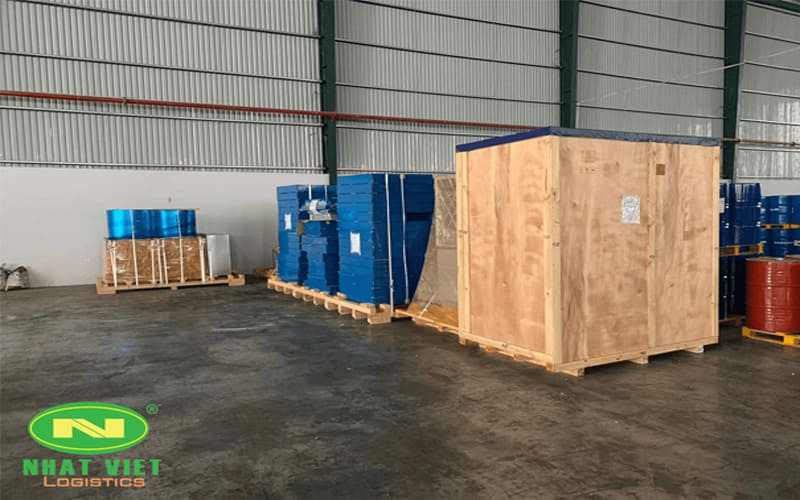 Hàng hóa đều có pallet kê bên dưới