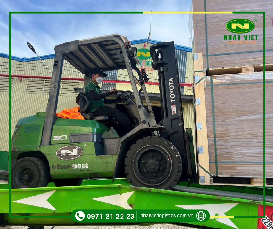 Xuất nhập hàng hóa kho Nhất Việt Logistics