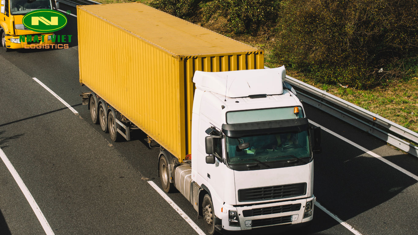 Dịch vụ kéo container là gì?